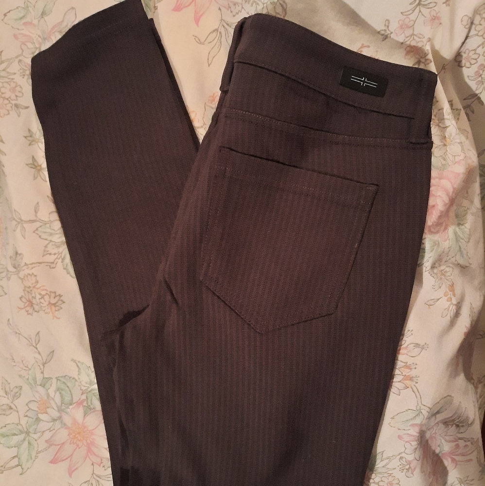 NWT Liverpool Leggings. Sz 6